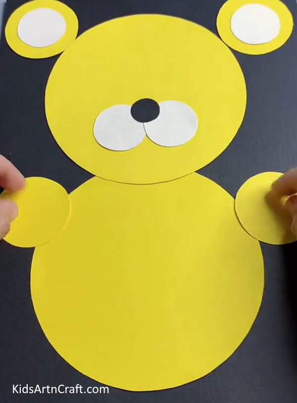 Pasting Circles To Make Hands - An easy-to-make paper tiger craft for kids. 