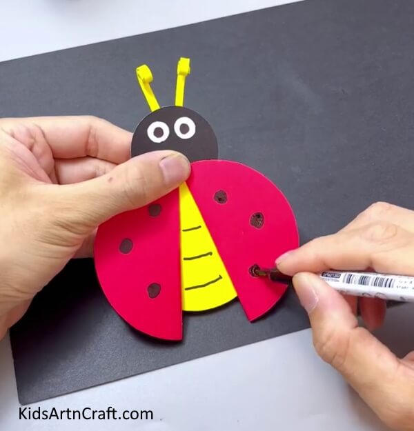 Making Black Spots - Generate A Quick Ladybug Art For Children