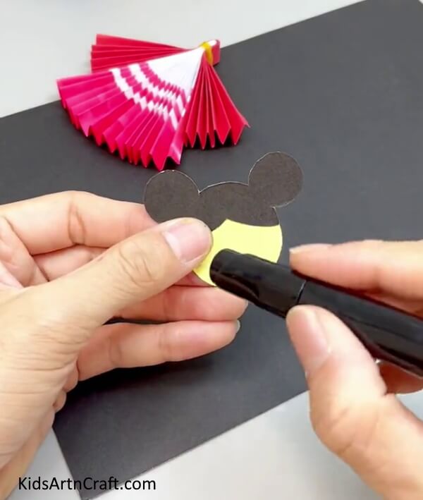 Drawing The Features Of The Face - Constructing a Paper Doll Artwork For Children