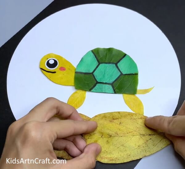 Pasting Yellow Leaf To Make Land - Crafting Turtles From Leaves - Simple To Do