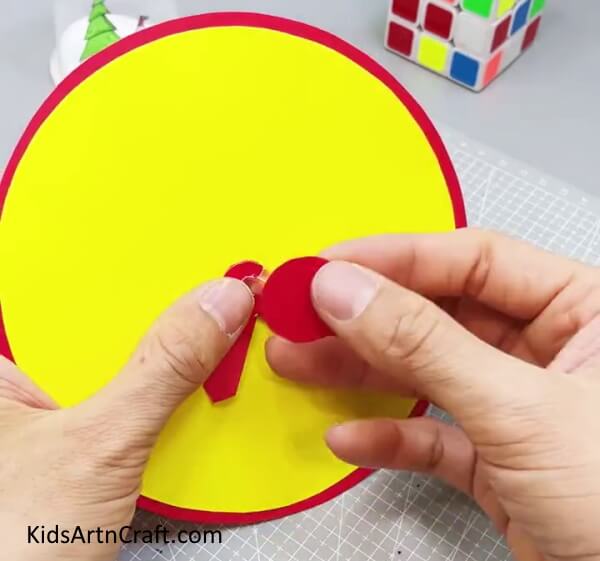 Sealing The Strands With A Red Circle - How to construct a paper clock with the help of kids.