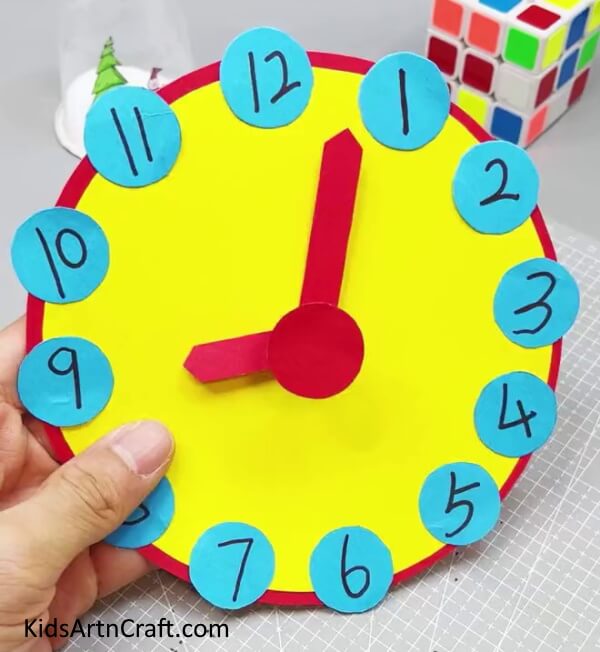 Detailed guide on building a clock with paper for kids.