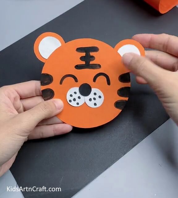 Pasting The Ears Of The Tiger - Developing a Paper Tiger as a Playful Project for Children