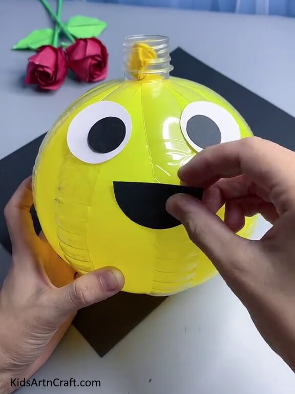 Making The Mouth Of The Bee - Making Bees Out Of Old Plastic Bottles - A Tutorial