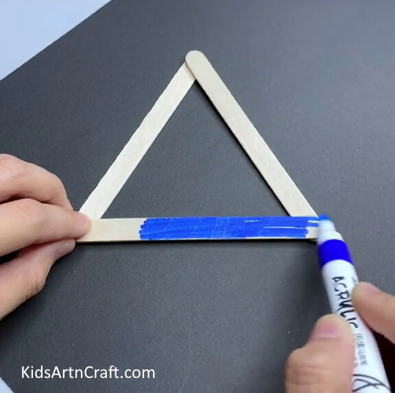 Coloring Popsicle Stick Blue - A simple craft for kids to make a shark using popsicle sticks.
