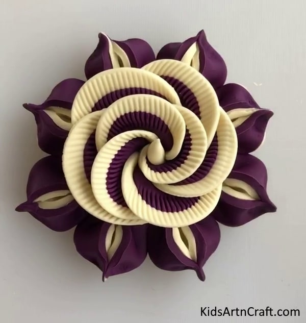 Purple Blossom Pie - Innovative Baking: Proposals for Generating Entertaining and Unusual Figures 