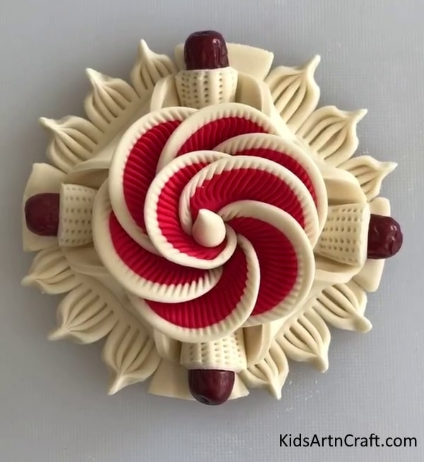 Red Blooming Flower Pie Crust - Creative Baking: Plans for Forming Fun and Unique Shapes