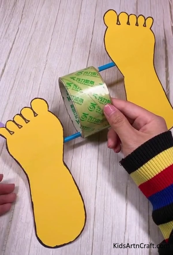 Fun 3D craft projects that kids can make by themselves - Rolling Paper Feet Craft For Kids At Home