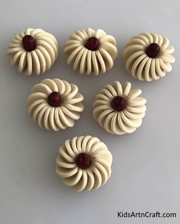 Simple Cookies With Cherry On Top - Original Baking: Suggestions for Developing Entertaining and Unique Designs 