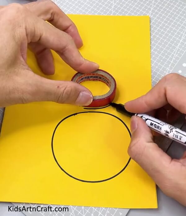 Drawing A Smaller Circle -Learn how to build a paper snowman with this DIY tutorial