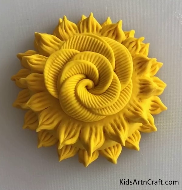 Sunflower-Shaped Pie - Artful Baking: Ideas for Constructing Entertaining and Uncommon Designs 