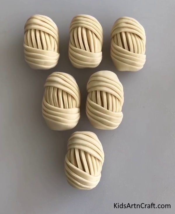 Yarn Ball Shaped Cookies - Arty Baking: Concepts for Making Enjoyable and One-of-a-Kind Shapes 