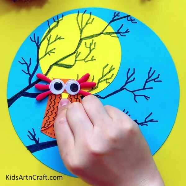 Pasting The Beak-Tutorial to assist novices in making owls out of arts and crafts on a tree 