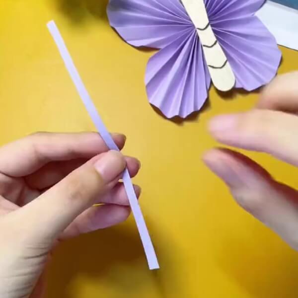Take Stripes Of The Same Lavender Paper-A Tutorial For Kids To Make A Pleasant Butterfly Using Paper and Ice-Cream Sticks