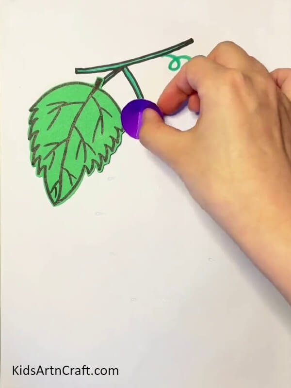 Pasting Grapes- Splendid Paper Grape Craft Design For Beginners