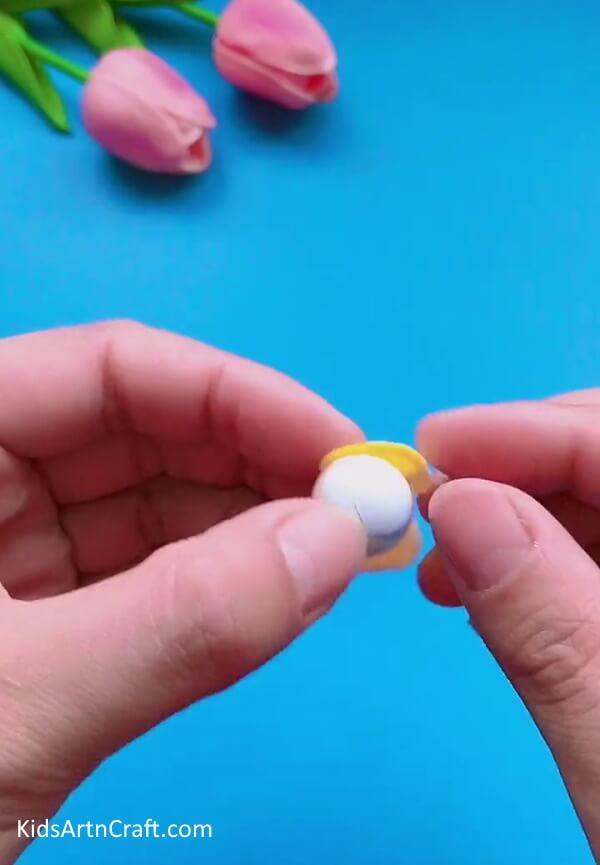 Insert The Clay Ball-A visually pleasing guide on how to make Balloon & Clay creations with kids 