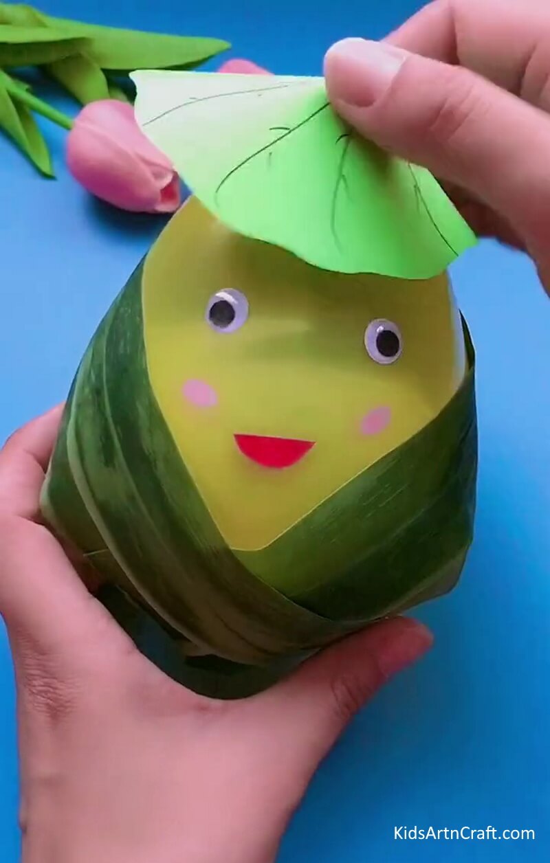 Make The Cap And The Face-An instructive guide for kids to make Balloon & Clay crafts 
