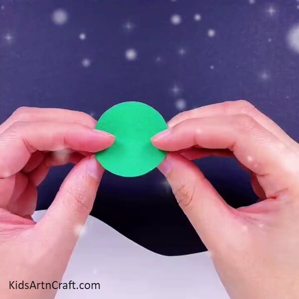 Cut out a circle- Appealing Christmas Tree Paper Creations For Little Ones