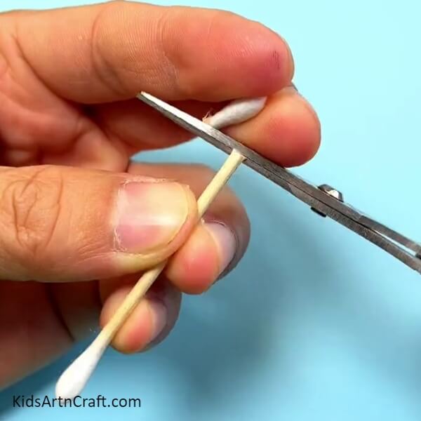 Cut Of The Tips Of The Earbuds-Tutorial for making a flower garden design with cotton buds for Amateurs