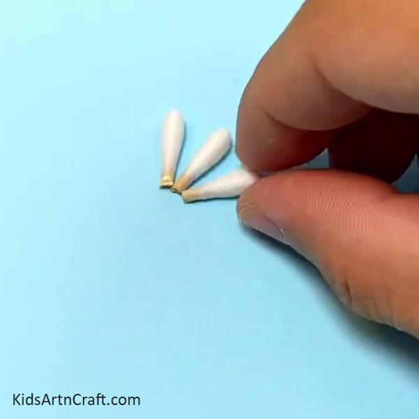 Stick The Buds To Make Petals-4. Step-by-step instructions to craft an attractive flower garden art piece with cotton swabs for Kids