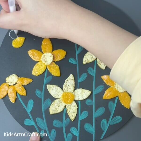 Making The Honeybees-Constructing a colorful Orange Peel Blossom Garden with Kids 