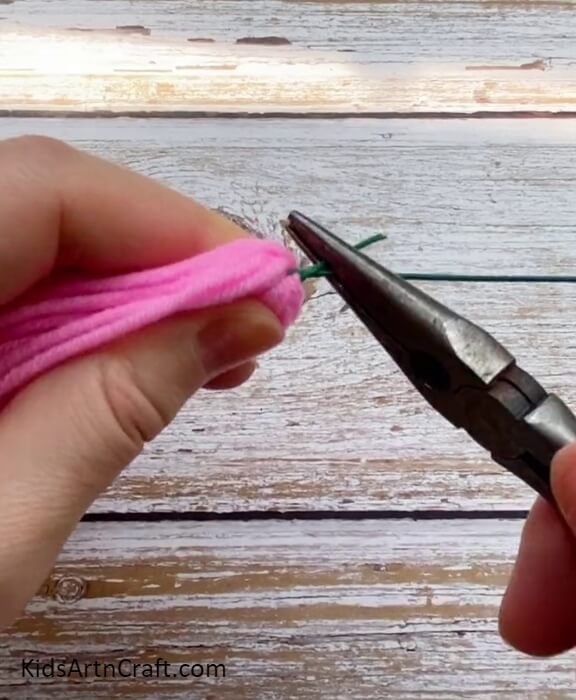 Tightening Floral Steel Wire Using Pliers-Step-by-Step Directions to Make Gorgeous Wool Flowers with Little Ones