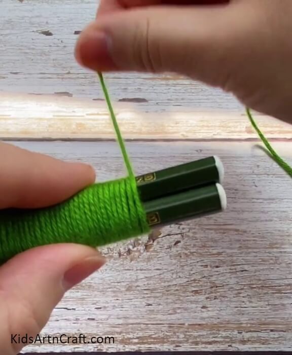 Rolling Green Woolen Thread With Pencils- Tutorial for Crafting Spectacular Wool Flowers with Kids