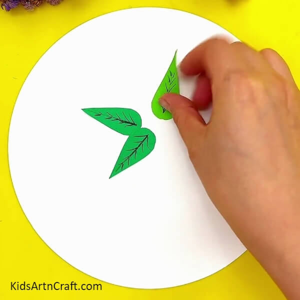 Make Leaves With Green Craft Paper An Illustrated Guide on How to Create Blueberry Clay for Those Just Starting Out-