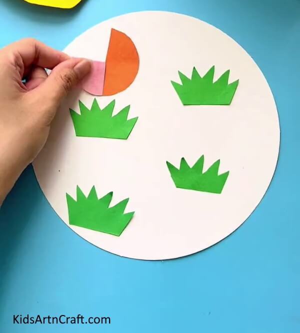 Folding A Quarter Of The Circle -An effortless Easter design idea using chickens.