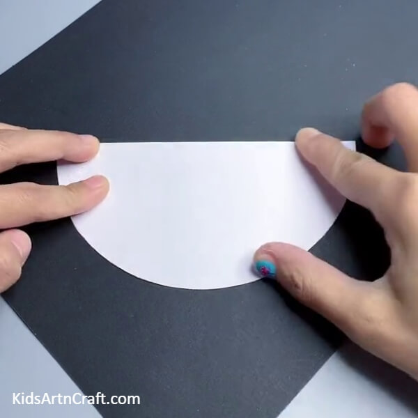 Making A Semicircle- Learn to Make a Santa Figure with Paper - Step-by-step Instructions 