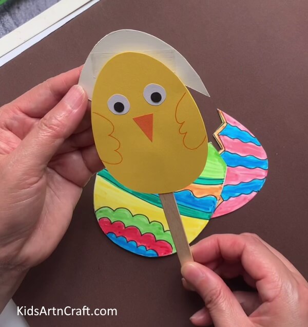 Pasting The Upper Part Learn how to make Easter Eggs with children in a step-by-step manner.