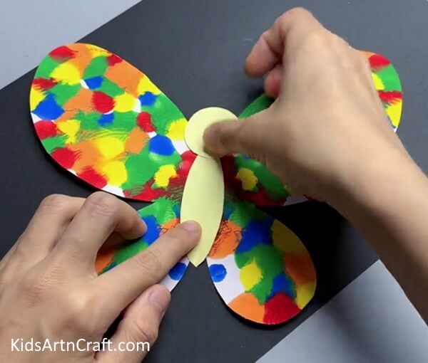  Making The Butterfly's Head - Put Together a Striking Butterfly out of Paper for Kids