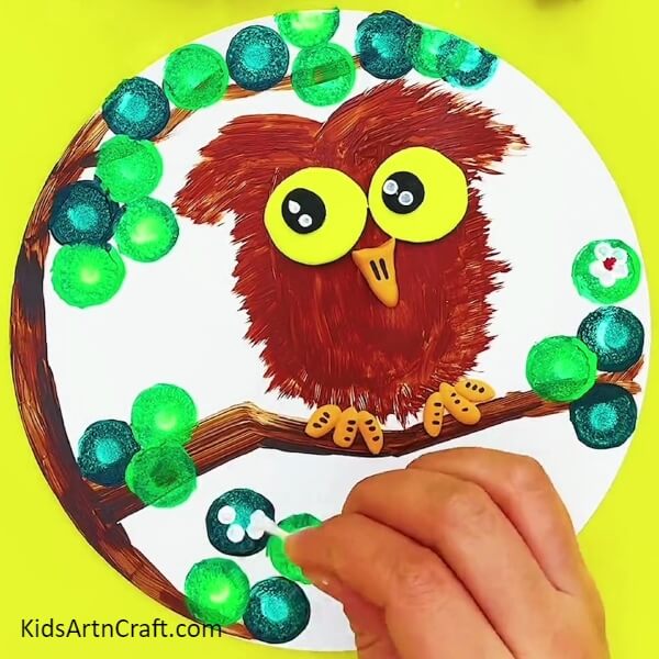 Making More Green Circles And Flowers-step-by-step Guide to Painting an Owl for Kids