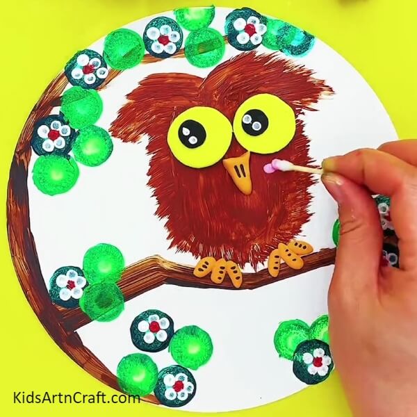 Making The Cheeks Of The Owl-A Step-by-step Tutorial for Painting an Owl with Creative Ideas for Children