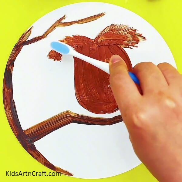 Making A Texture On The Head-Step-by-Step Guide For Kids To Paint an Owl Creatively