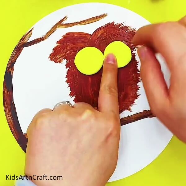 Making The Eyes-Creative Owl Painting Tutorial For Children Step-by-Step