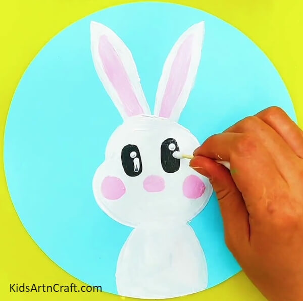 Completing The Eyes - Instructions on Producing an Attractive Bunny Picture With Paint For Kids 