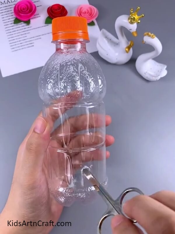 Starting with the plastic bottle- Learn how to make a delightful elephant-shaped water dispenser from a plastic bottle with this tutorial for children.