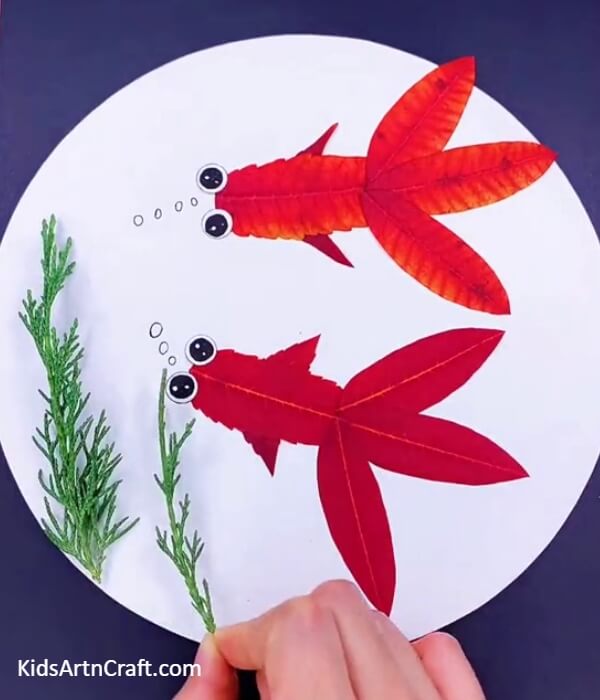 Making the Planktons - A tutorial on making cute fish artwork out of leaves and shrubs.