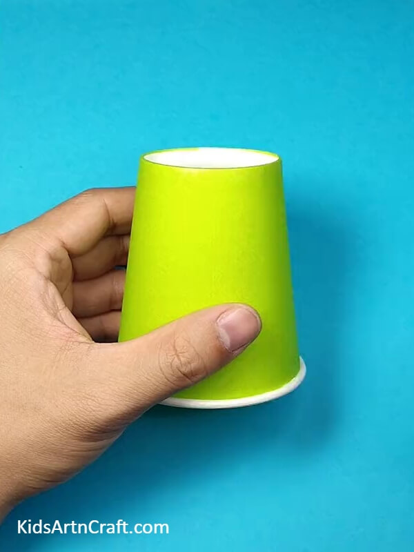 Paint The Paper Cup In Green Color-Cute Paper Cup Frog Craft Step-by-Step Tutorial for Beginners