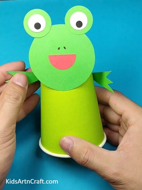Stick The Froggy's Hands-Easy To Make Frog Craft for Beginners