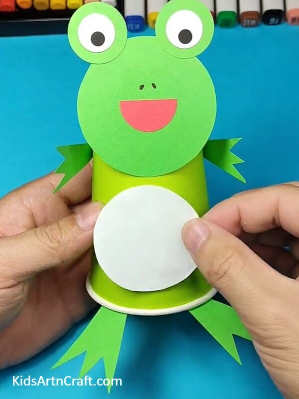 Add Details To The Frog's Body-Paper Craft Artwork Tutorial