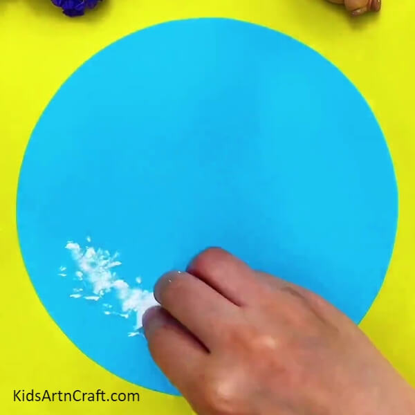 Sprinkle Some Powder On The Sheet- Pretty Penguins Paper Art Tutorial for Little Ones 