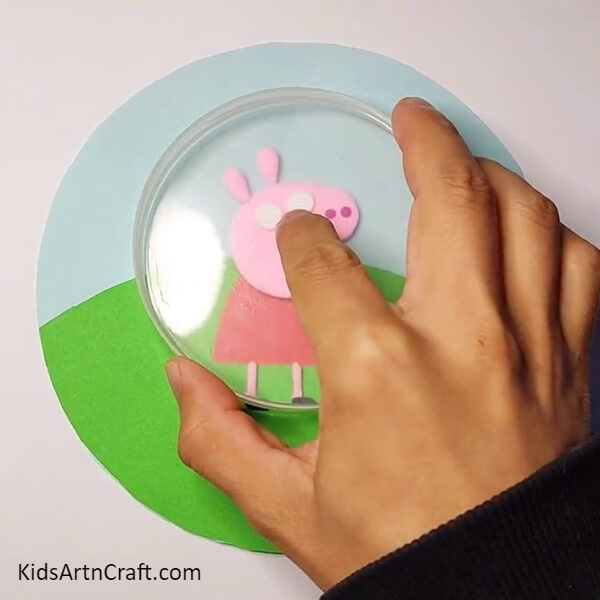 Using paperweight to secure whole design-Complete procedure to make a peppa pig scenery for beginners