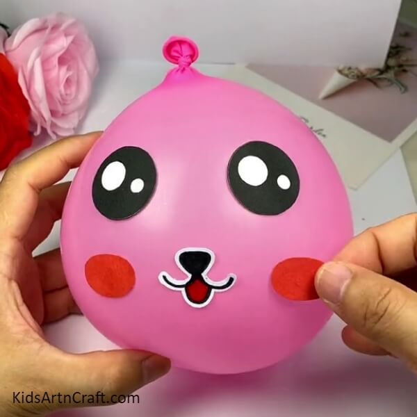 Add blush, nose and yes, a smile !- Follow this Step-by-step Guide to Construct a Rabbit Balloon