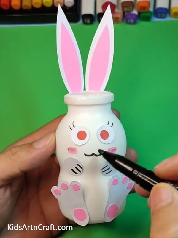 Making drawing on bottle-Charming Rabbit fashioned Pen Rack for kids