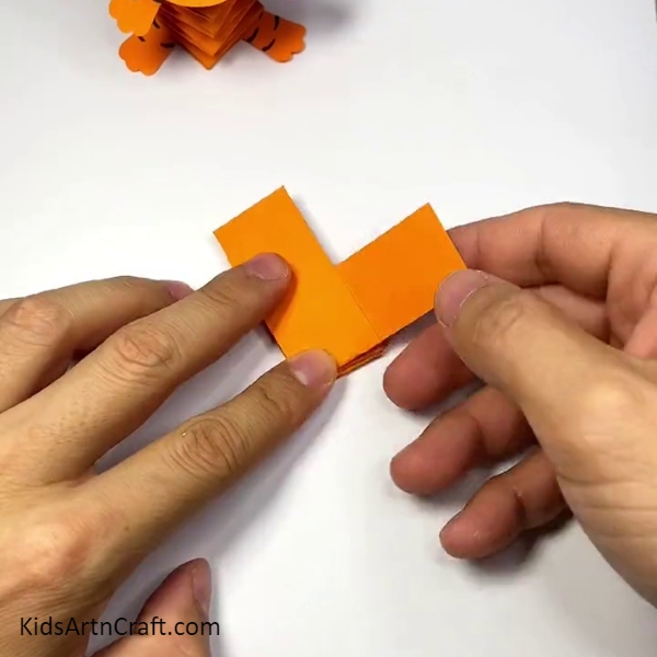 folding strips to create body of tiger. Step-by-step Tutorial For Kids
