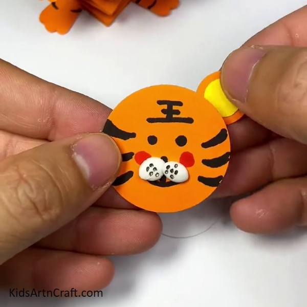 Creating ears o tiger. Step-by-step Tutorial For Kids