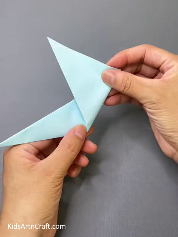 Folding The Triangle-Build a puppet of a bird for the kids to have fun with