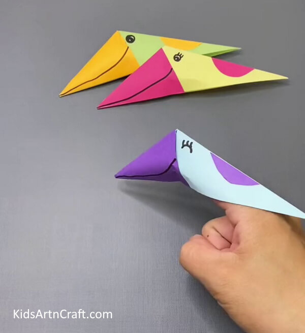 Your Bird Finger Puppet Craft Is Ready!-Hand-Making a Bird Puppet Out of Your Fingers For Little Ones